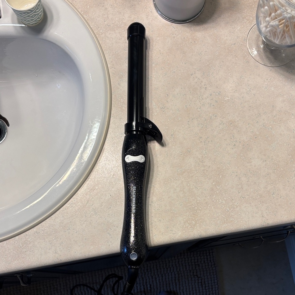 The Beachwaver Co. Black Curling Iron
